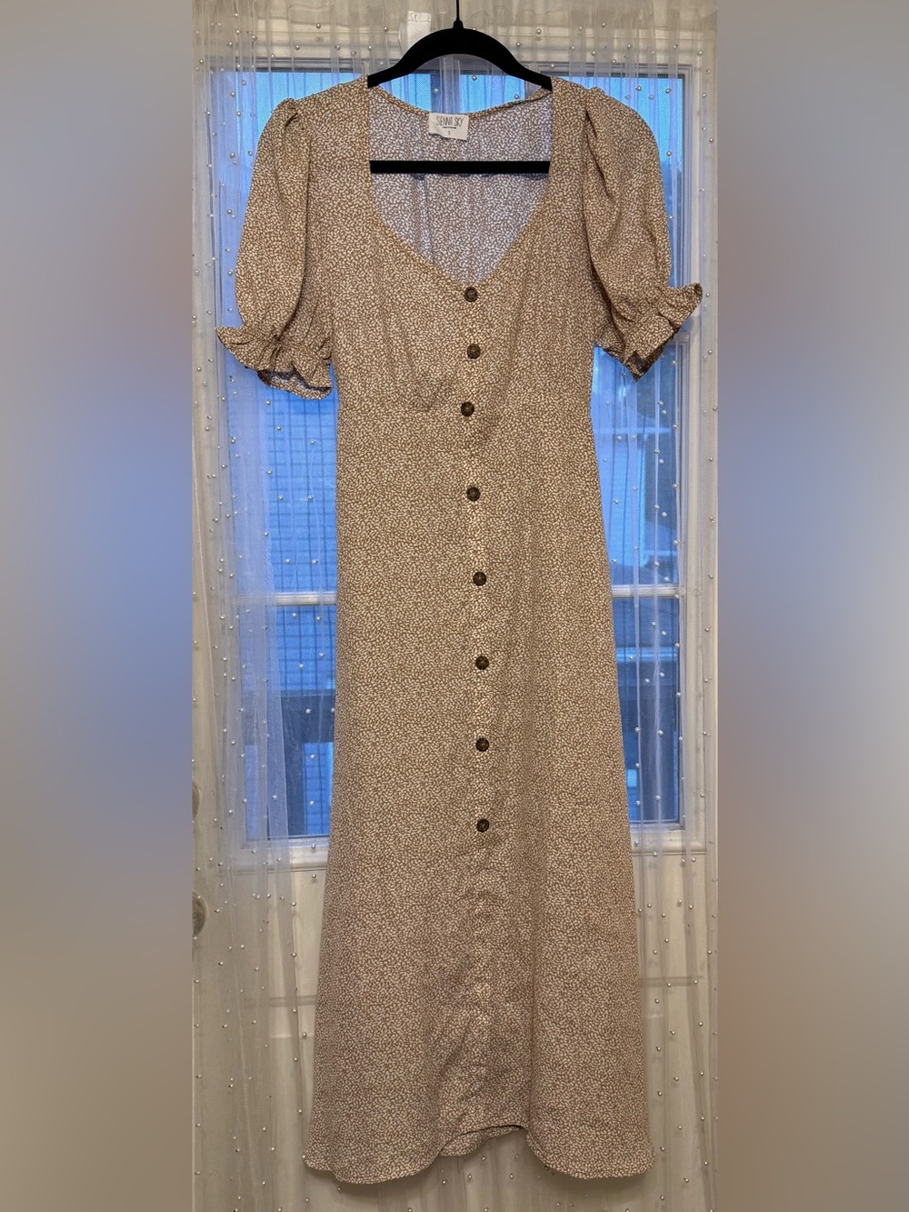Sienna Sky Beige Floral Button-Front Midi Dress Small